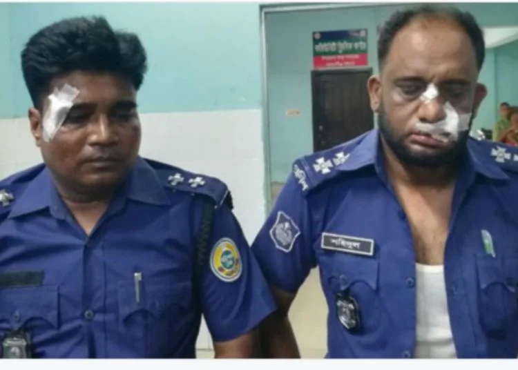 ধর্ষণ থেকে বাঁচতে ২ পুলিশ কে পিটিয়ে হাসপাতালে পাটাল তরুণী 1 orca image 1075424089