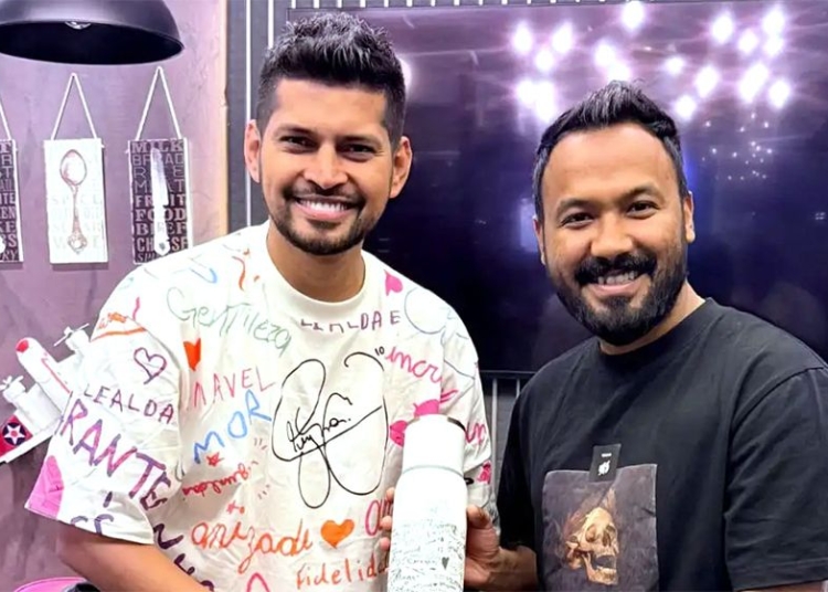নেইমারের ‘বিশেষ উপহার’ পেলেন অভিনেতা পলাশ 1 46FEEA32 73B5 4046 A4E8 30F88BF7533D