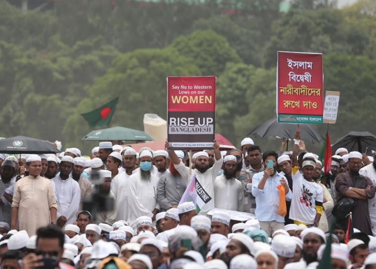 হেফাজত রাস্তায় নামলে কোনো উপদেষ্টা দেশে থাকতে পারবেন না’ 1 E9C32511 AD0F 43FC 9011 62BE3F63B63B