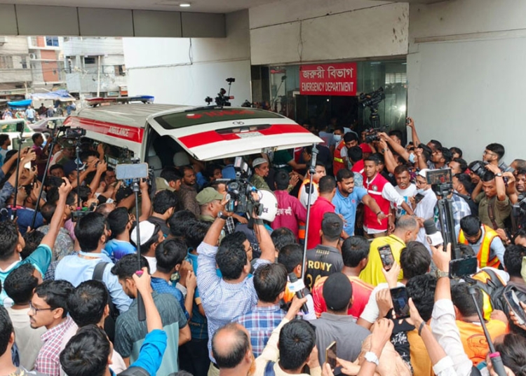 ‘কিছু লোক হাসপাতালে গিয়ে লাইভ-ভিডিও করে ভিউ কামাচ্ছে’ 1 678ED0F8 6509 4D58 8A7D 28839C36BF08