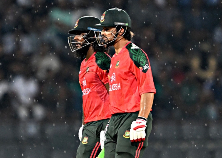 ধবলধোলাইয়ের সুযোগ কেড়ে নিল বৃষ্টি 1 DD142C31 3D54 4D62 A941 FACAEB19EF8A