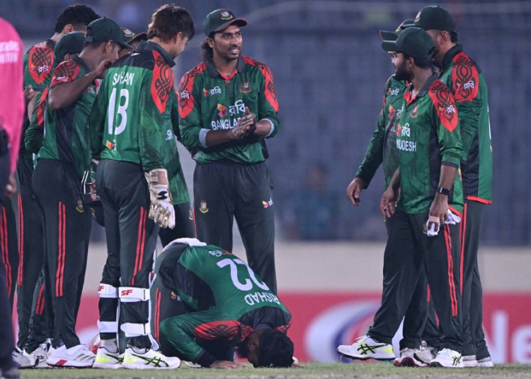 মিরপুরের কালো উইকেটে ‘কালো জাদু’ চলছে রিশাদের 1 1EA631E7 969D 4D0B BC68 AEA50C11A61C