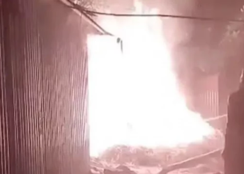 সিরাজগঞ্জে জামায়াত নেতার বাড়িতে আগুন 2 2933e32b950dc4d1f884dcc4a2d86e8f 698d324ed5cf2
