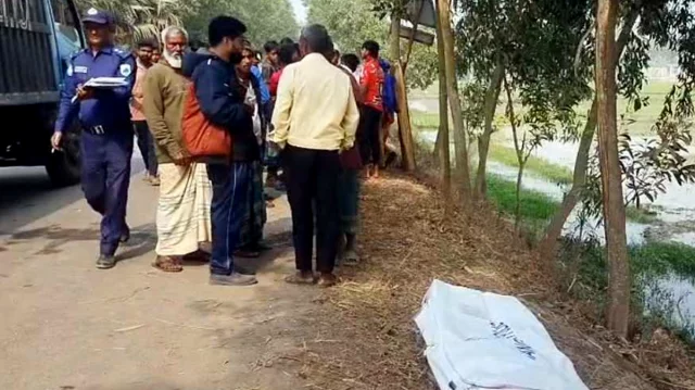 চালককে কুপিয়ে হত্যা করে ভ্যান ছিনতাই 1 32fc974f4eef65bd2e8f5cc94d73e998 699e9b61bff77