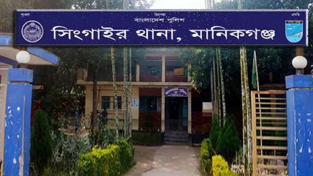 মানিকগঞ্জে ডিবি পুলিশের ওপর হামলা, হ্যান্ডকাফসহ আটক মাদক কারবারি ছিনতাই 1 d491ce0696518fc6f3e833850b3ced52 62b67856cb0d7