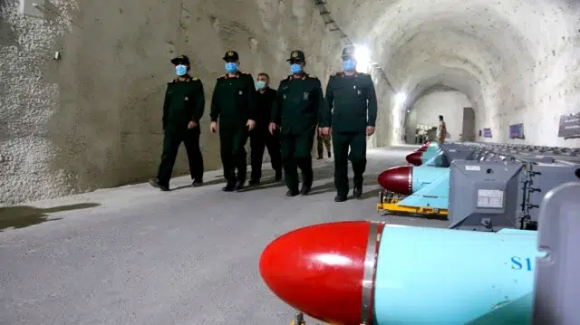 যুক্তরাষ্ট্রের সঙ্গে চলমান চরম উত্তেজনার মধ্যেই মাটির নিচে নির্মিত নতুন একটি শক্তিশালী মিসাইল ঘাঁটি উন্মোচন করেছে ইরান। বুধবার (৪ ফেব্রুয়ারি) দেশটির চৌকস বাহিনী ইসলামিক বিপ্লবী গার্ড এই ভূগর্ভস্থ সামরিক স্থাপনার তথ্য প্রকাশ্যে নিয়ে আসে। 1 d4bae0d7438a869f33789ddf5e5c7af0 6984208e9b04c