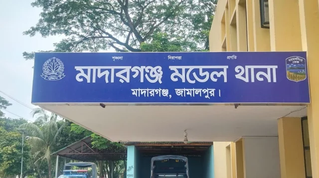 জামালপুরে দম্পতিকে আটকে শ্লীলতাহানি-ছিনতাই, জুলাই যোদ্ধাসহ গ্রেপ্তার ৩ 1 1411bd0e24a058252964766ea8144e2e 69c34b582e8da