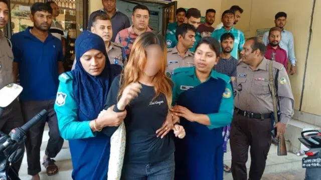 বরিশালে ‘হানিট্র্যাপ চক্রের’ তরুণীসহ গ্রেপ্তার ২ 1 27bb8853e3c508f4d6d03622cb4e8117 69ad95c006b17