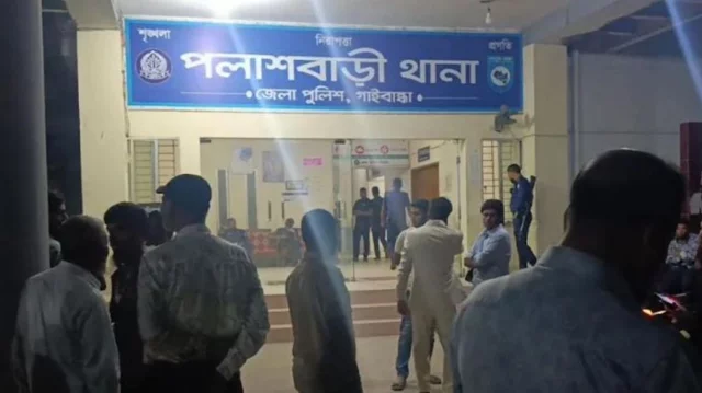 থানায় ঢুকে ওসিসহ ৭ পুলিশকে পেটালেন জামায়াতের নেতাকর্মীরা 1 32135d19e280ae08df04471bf5e41abf 69c50ad38b6db 1