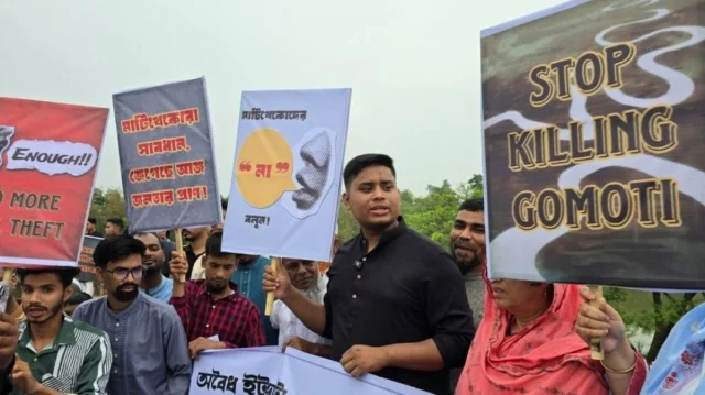 জনগণ পাশে থাকলে গোমতীর মাটি লুটেরাদের বিরুদ্ধে ‘লড়াই’ চালিয়ে যাওয়ার ঘোষণা হাসনাতের 1 59235aaadece8a427f5e2a8c7c998e85 69bed04bbda2a
