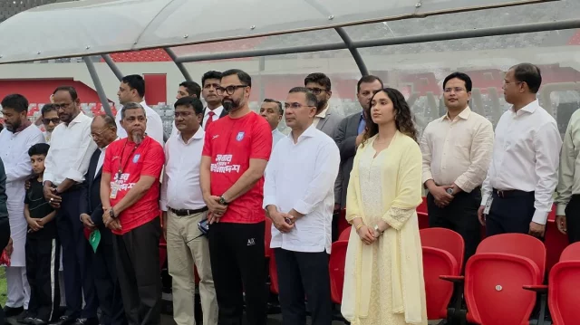 প্রীতি ফুটবল ম্যাচ দেখতে মেয়ে জাইমাকে নিয়ে জাতীয় স্টেডিয়ামে হাজির প্রধানমন্ত্রী 1 6cf27d7dab31316f1befbe3154eaddc6 69c50fc02a98a
