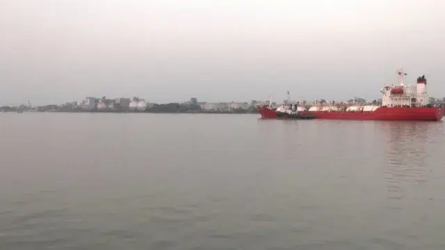 চট্টগ্রাম বন্দরে এসে পৌঁছেছে জ্বালানিবাহী ৮টি জাহাজ 1 75b228b1c28fda92cbe828427698145f 69ad12dd148ce