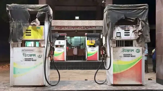 ফিলিং স্টেশনে তেল নিতে গিয়ে প্রাণ গেল দুজনের 1 89f4d934e9719df635359b3870fdf3dc 69b779d83ecda