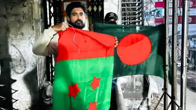 ফরিদপুরে আওয়ামী লীগ কার্যালয়ে জাতীয় ও দলীয় পতাকা উত্তোলন 1 957e979d2d9fbe75d2899ceadfd1358b 69a519e54affc
