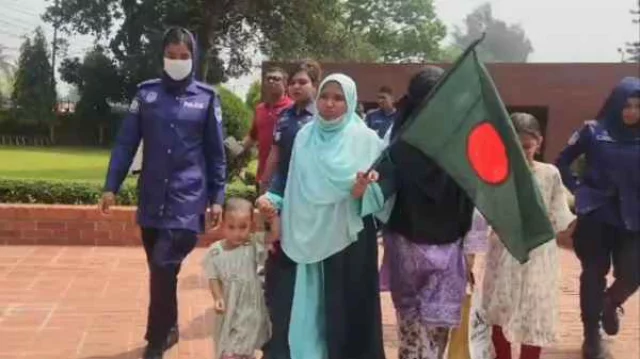 স্মৃতিসৌধে 'জয় বাংলা জয় বঙ্গবন্ধু' স্লোগান, তিন সন্তানসহ নারী আটক 1 ab9140f80953a4d0bfe95087fbde9fe2 69c5093622f4f