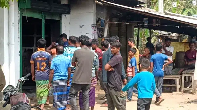 মহেশপুরে বিএনপি কার্যালয়ে আগুন, ককটেল বিস্ফোরণ 1 af71361432c65adee30f7ba733998b16 69abe3361b061