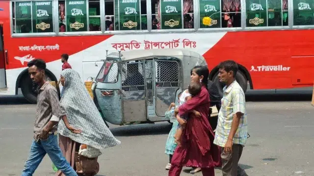 ঈদযাত্রা শুরু হচ্ছে আজ থেকেই, যানজট এড়াতে ধাপে ধাপে ছুটি হবে পোশাক কারখানা 1 c1165738b6e652ef1334162b98e74f03 69b79e04bebe3