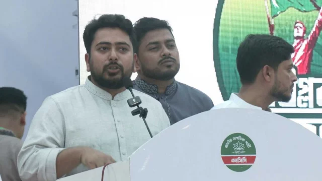 রাষ্ট্রপতিকে অপসারণ করে গ্রেপ্তারের দাবি নাহিদ ইসলামের 1 d265c79ebb5db192360b81d9438af983 69b03a66c15d4