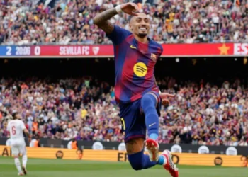 রাফিনিয়ার হ্যাটট্রিকে সেভিয়াকে উড়িয়ে দিলো বার্সেলোনা 4 e44b8066caa15cea95ff9dc82c9afaf1 69b77d9167340