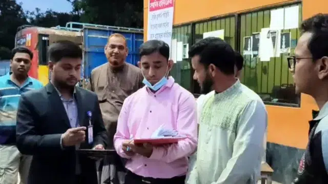 তেল নেই’ ব্যানার টাঙানো পাম্পে মিললো ১২ হাজার লিটার জ্বালানি 1 ef63aca8bcb1564c5c054defcbaadb77 69c89ff2ce08a