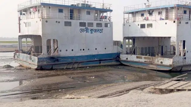 নাব্য সংকটে রৌমারী-চিলমারী নৌরুটে ফেরি চলাচল বন্ধ 1 f334035fe6f1fad1aa74cccc6288066f 69a7f27a381ca