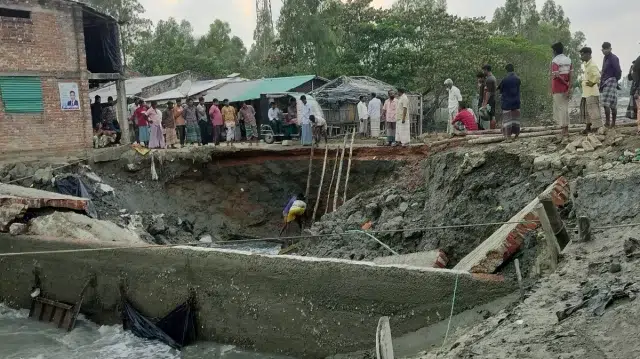 কক্সবাজারে স্লুইসগেট ভেঙে তলিয়ে গেছে কয়েকশ একর জমি 1 4d67f111d75bb763552696bb00a6c261 69e5fd5cbf1cd