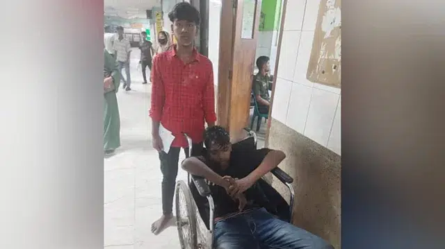 চলন্ত ট্রেনের ছাদ থেকে দুই কিশোরকে ফেলে দিল ছিনতাইকারীরা 1 55af03199a9ec4a904447246571ed5a2 69cf25d056801