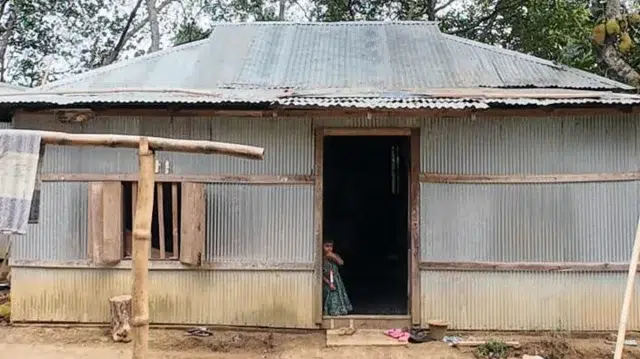 বিদ্যুৎ অফিসের ভুলে কৃষকের ঘরে লাখ টাকার ‘ভুতুড়ে’ বিল 1 6077d3e5386358c591ac33c6607db69d 69f0491f7acc4