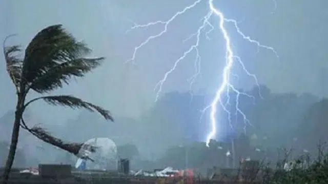 সারা দেশে বজ্রবৃষ্টির পূর্বাভাস: পাঁচ বিভাগে অতি ভারী বর্ষণের শঙ্কা 1 93cee5c632f3e7d44ede77ee1adbb0cf 69f135a2b51c5