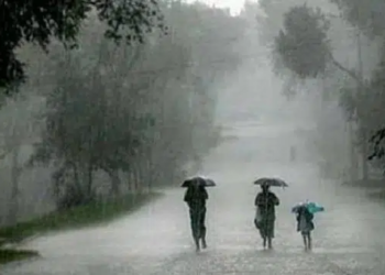 দেশের ১৭ অঞ্চলে ঝড়ের আভাস, নদীবন্দরে সংকেত 3 96f730086b76ae9578254339c30e2050 69f16ec069537.jpg