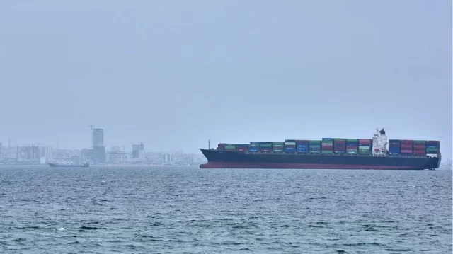 হরমুজ প্রণালিতে একাধিক কন্টেইনার জাহাজে ইরানের হামলা 1 9fc8b3914ee80eacc475a4751ed63c15 69e89a589a788