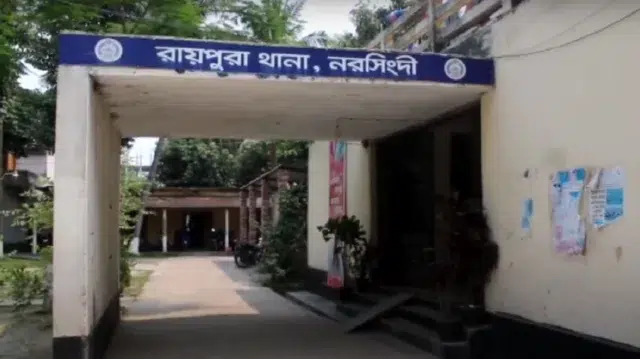 পারিবারিক কলহে স্বামীর ছুরিকাঘাতে স্ত্রীর মৃত্যু 1 b94d6e4734cc397f9a5da93894fbe01f 69f0b84ec346a