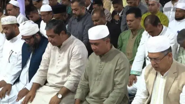 প্রধান জামাতে নামাজ আদায় করলেন রাষ্ট্রপতি ও প্রধানমন্ত্রী 1 1407d6fdda62342a9ac986157804d2c3 6a17a2784d7e5