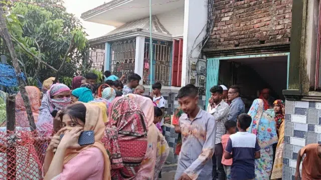 কোরবানি পশুর হাট থেকে ঘরে ফিরে স্বামী পেলেন স্ত্রীর ঝুলন্ত মরদেহ 1 3c5573bf0d9c155460c343c2277ea8d6 6a16fb72c9934