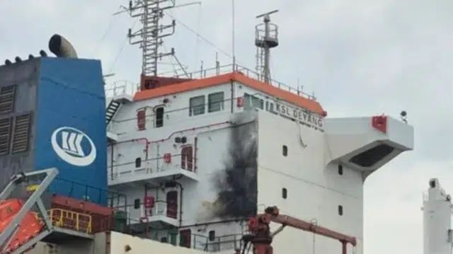 শি-পুতিন বৈঠকের এক দিন আগে চীনা জাহাজে রাশিয়ার ভয়াবহ হামলা 1 40fc5b81700b3607d1bce39fb52dc206 6a0b1f1bb9681