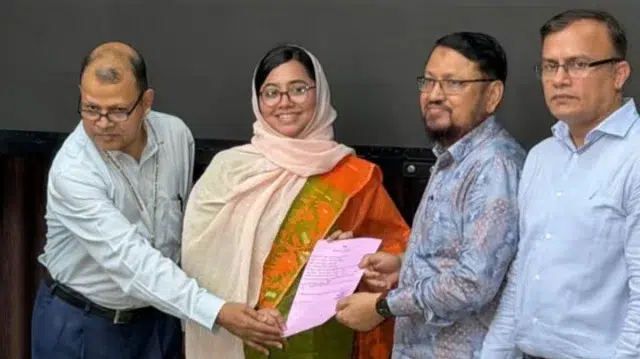 রাতে বাসায় ঢোকার সময় দেখি দুইজন মোটরসাইকেল নিয়ে দাঁড়িয়ে আছে’ 1 4475f65e4d22741bf29c68993adbb107 69f45a76ba8ba