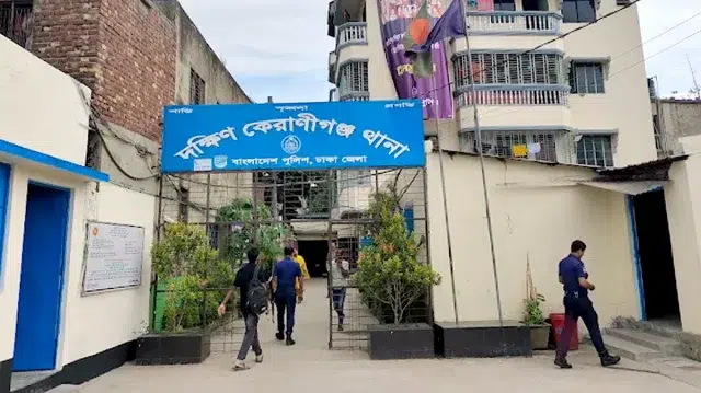চকলেটের লোভ দেখিয়ে ৪ বছরের শিশুকে ধর্ষণচেষ্টা, যুবক আটক 1 57917d4447e2b1dfdc4304193f32ce77 6a127cb27c8cd