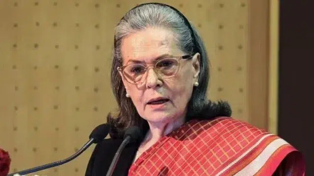 হাসপাতাল থেকে বাড়িতে ফিরলেন সোনিয়া গান্ধী 1 77d9afef2681bf6d3686c57b342b94dd 6a054d2e20d3d