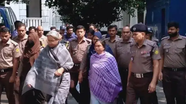 শাপলা চত্বর হত্যা মামলা: ট্রাইব্যুনালে আনা হলো দীপু মনি-রুপা-মোজাম্মেল বাবুকে 1 9cb87fb1b6252cc9b7aba7feafa37aa2 6a0562c50ccc0