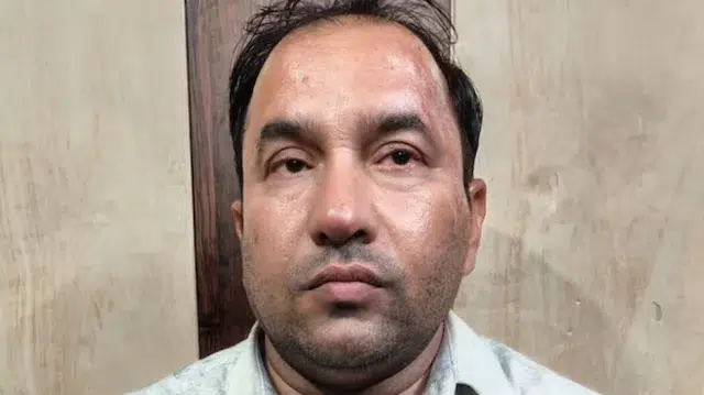 ডার্লিং তোমার জন্য প্রশ্ন জোগাড় করেছি', ছাত্রীকে বিশ্ববিদ্যালয় শিক্ষক 1 adbb44860c41544ad11cfb1bdcdac8fa 6a09c741ec3ad