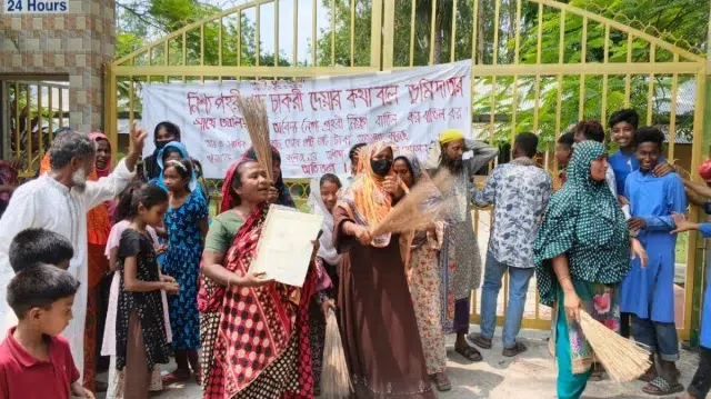 ঘুষের টাকা ফেরত চেয়ে অধ্যক্ষের বিরুদ্ধে চাকরি প্রার্থীদের বিক্ষোভ 1 eb5a1c946f956ab4488ab3bd7669ed99 69f8935c4356d