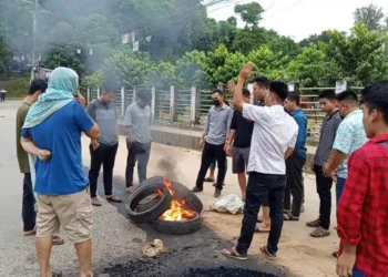 সাজেকে সড়ক অবরোধ, পর্যটন এলাকায় যান চলাচল বন্ধ 4 fb90795060afae89857c4336519f5f0d 6a015b7a83e2d