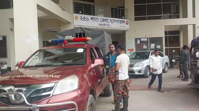 হাসপাতালের লিফটে আটকা পড়লেন ১০ জন, ২ ঘণ্টা পর উদ্ধার 1 1f6581e487bae37b58fda06934a52b98 6a3157a57e3e2