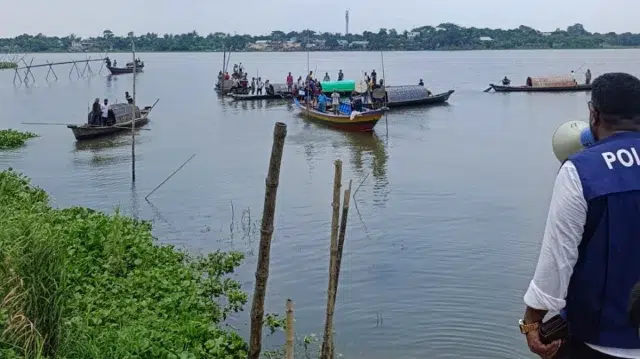 ট্রলারে নদী পাড়ি দিয়ে দিনভর দুই গ্রামবাসীর সংঘর্ষ, আহত ১৬ 1 512b666655d3139fae71004936f92009 6a3002eb37ba7