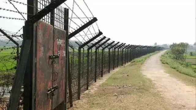 লালমনিরহাটে ১২ জনকে পুশ-ইনের চেষ্টা রুখে দিল বিজিবি ও গ্রামবাসী 1 62712297c294a5d8b70f96c2b88c475f 6a2c468bc45f2