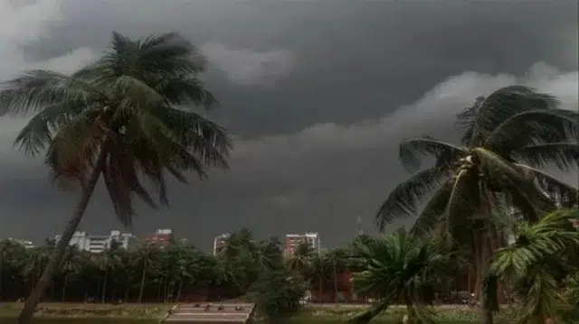 সকালের মধ্যে ঢাকাসহ ১৯ জেলায় ৬০ কিমি বেগে ঝড়ের পূর্বাভাস 1 916884051ade693b1ab5ff3b2c194490 6a2b0885374c7