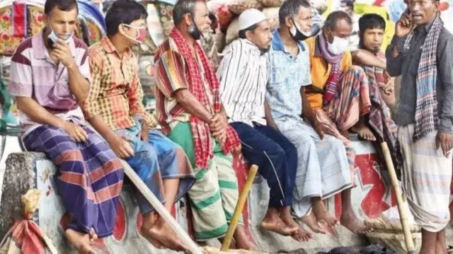 বাজেটে নিম্ন ও মধ্যবিত্ত জনগোষ্ঠীর ওপর চাপ কমার স্পষ্ট ইঙ্গিত নেই 1 a347c7e6af6b0608a61f6651706bc909 6a30799a88ce9