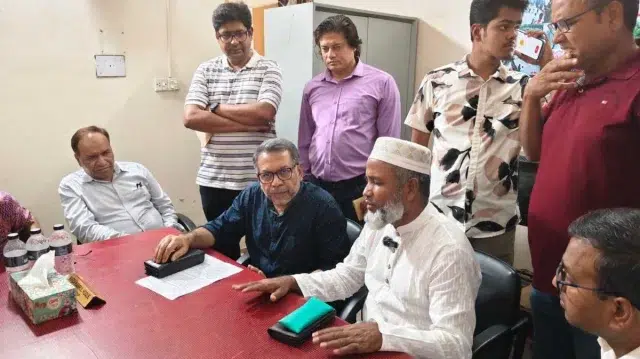 সচিবের কাছে ‘রেলবন্দর’ চাইলেন সংসদে ওভেন-ওয়াশিং মেশিন চাওয়া সেই এমপি 1 a6db35bc63ecc137658bccca1c0a9ab2 6a36095a21585