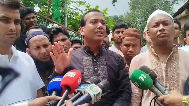 আবু সাঈদের সমাধির পাশে প্রতিজ্ঞা করছি, ছাত্রলীগ-আওয়ামী লীগের প্রশ্নে ছাড় নেই 1 0ce713adcb33143974f21f76c3136b2c 6a590a30c8ae8