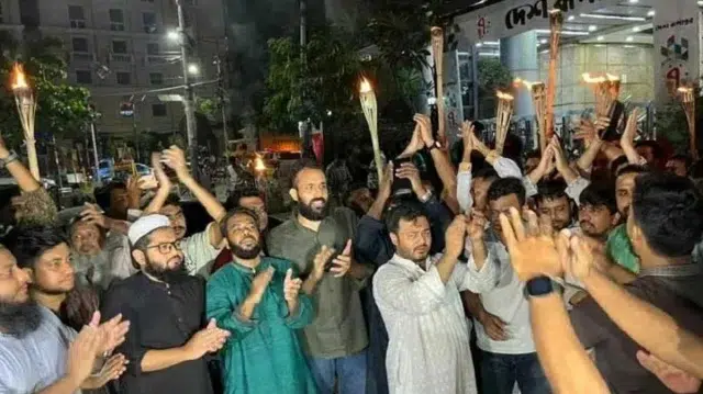 সাভারে ককটেল হামলার প্রতিবাদে রাজধানীতে এনসিপির মশাল মিছিল 1 27b7b0a6fb4f142a558022ba67199eed 6a4c2736ab303